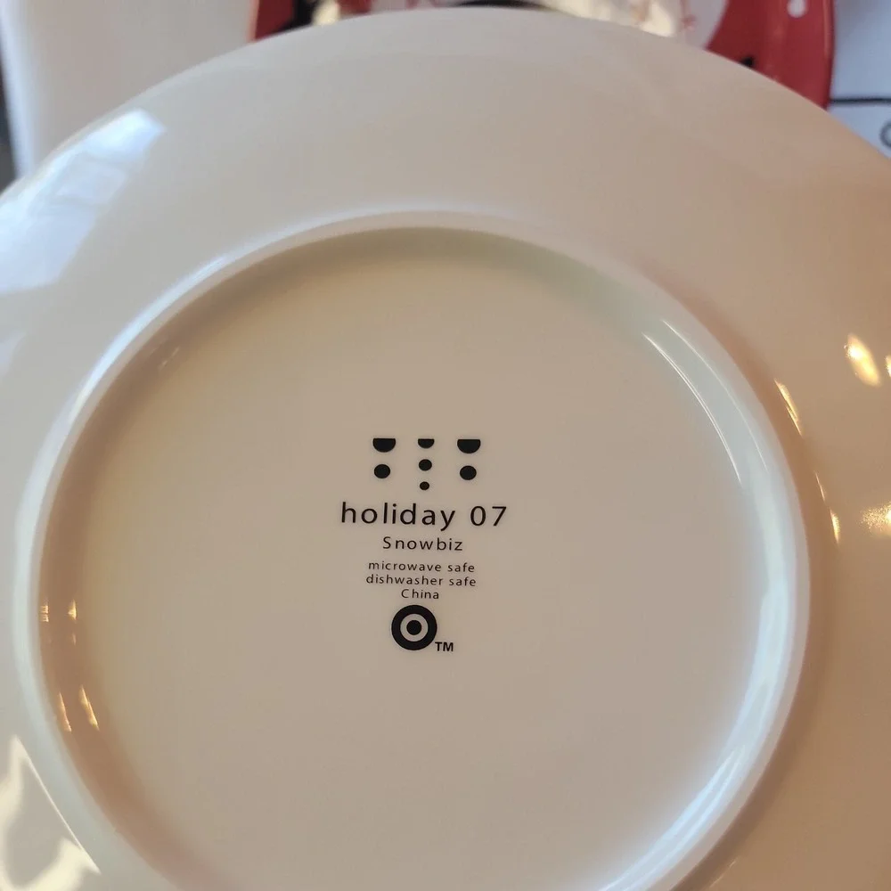 Target 2007 Holiday Snowbiz Red & White SnowmanPlates set of 4 9